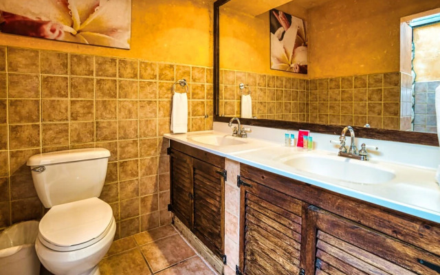 Mexican Style Villa With Private Pool, Free Utilities