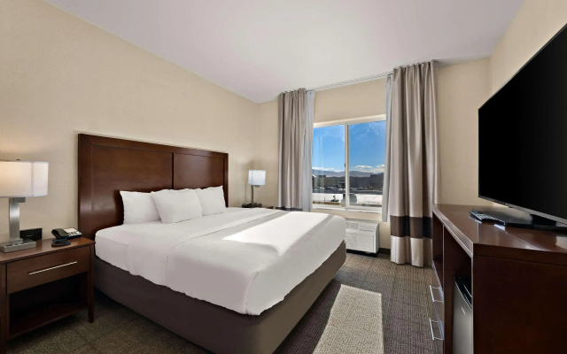 Comfort Inn & Suites Airport