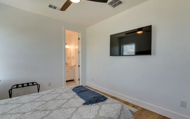 Modern Galveston Vacation Rental: Steps to Beach!