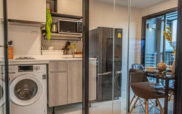 1BR Mountain/Pool View at Central festival mall.