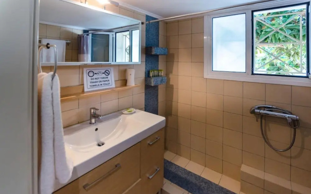 Aquarius - Glyfada Detached House