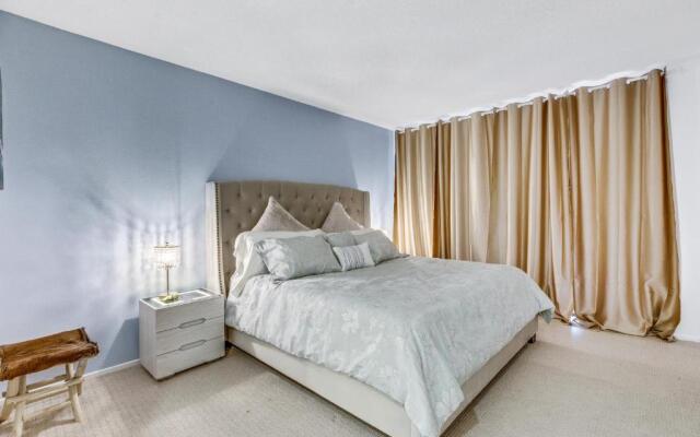 Spacious 2BR Santa Monica Beach Condo