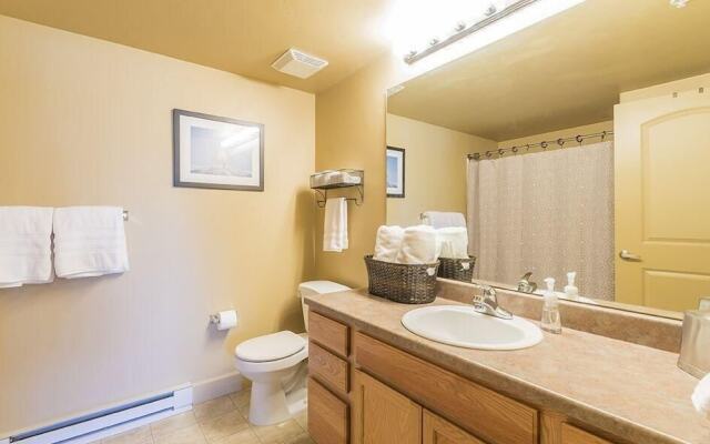 First Tracks 3301 2 Bedroom Condo by RedAwning