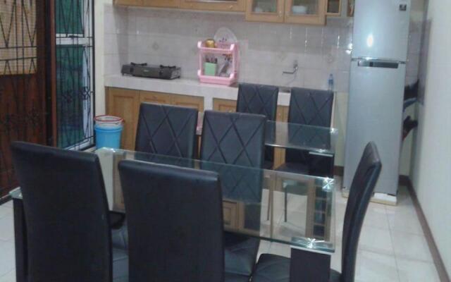 Villa Kota Bunga Azalea