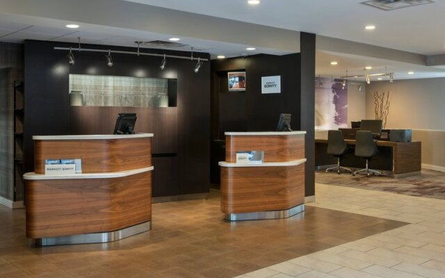 Courtyard Lincroft Red Bank