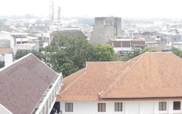 Spacious And Modern Studio Room Apartment At Grand Asia Afrika