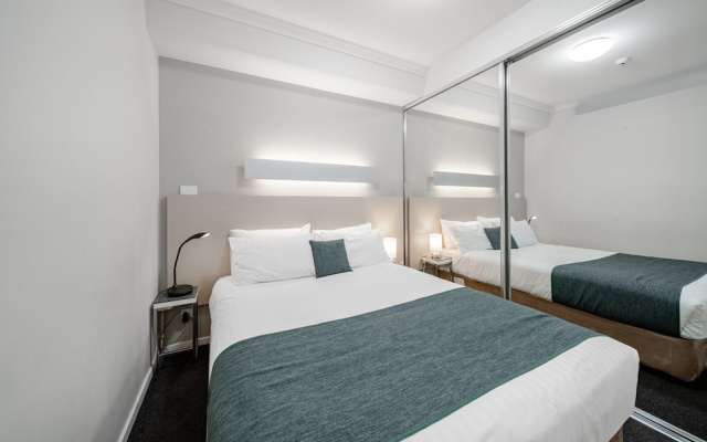 Lakeside 1-bed With A/c, Parking & Balcony – Guest Rooms – Tuggeranong