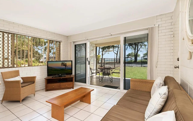 Ground floor air conditioned, fabulous waterviews overlooking Pumicestone Passage