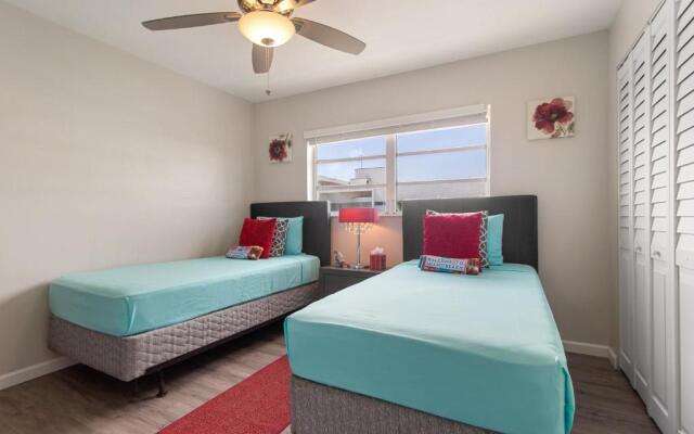 2 Bedroom 2 Bath With Patio On 11th Collins ave