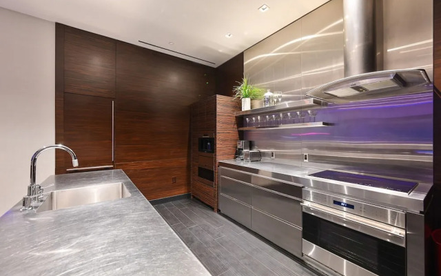 StripViewSuites at Palms Place Penthouses