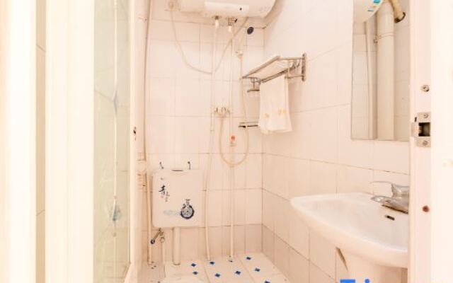 Shell Xinyang Huangchuan Country Railway Station Hotel