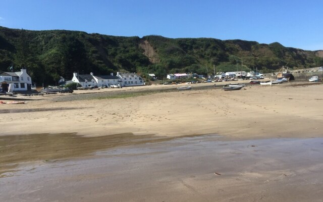 Lovely Nefyn Detached House With sea Views