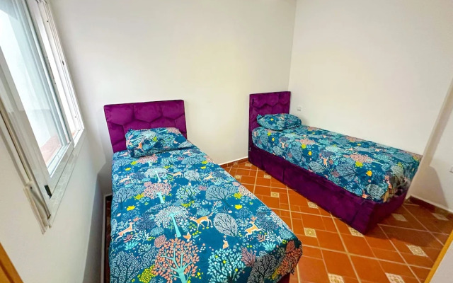 Apartment with pool direct access to sea