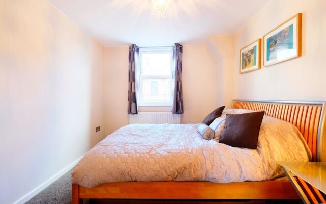 Spacious & Chic Central London Flat for 4