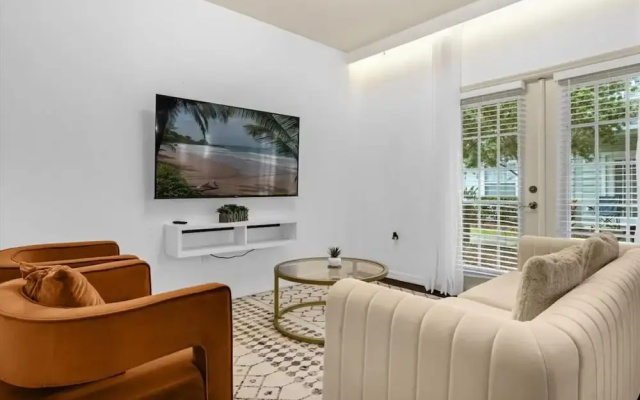 Luxury 4 BDR House Near Disney 11105