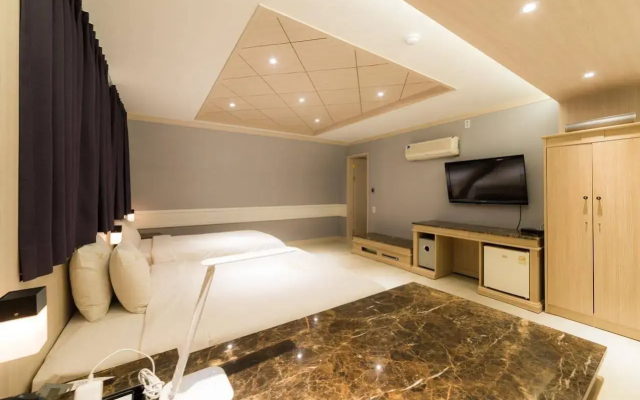 Reborn Suwon Silkroad Hotel