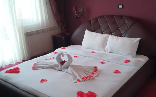 Rey Hotel & Restorant