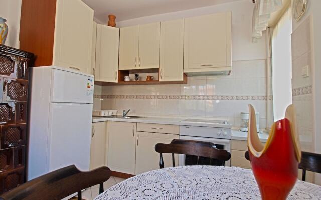 Apartment 613