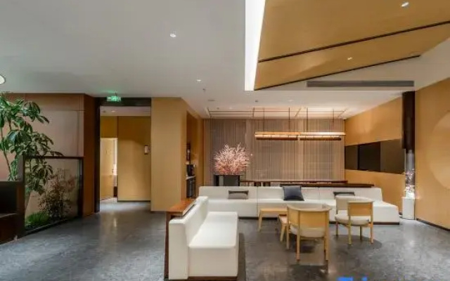 Jianguo Hidden Hotel (Shanghai Caolu GuTang Road Metro Station)