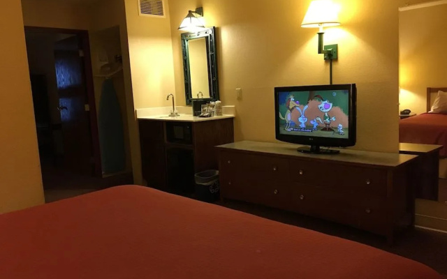 Norwood Inn & Suites