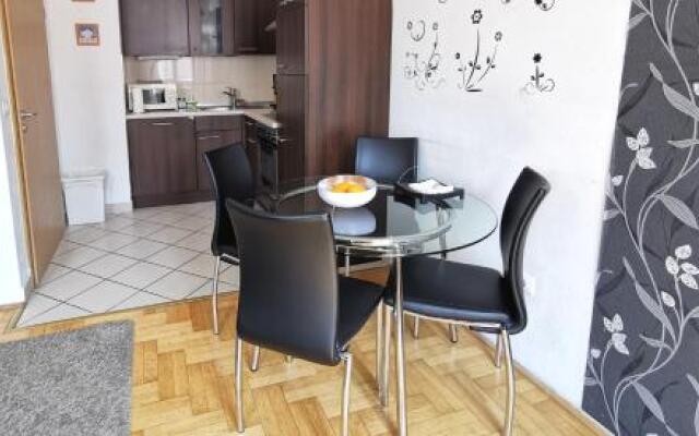 Gozsdu Apartment