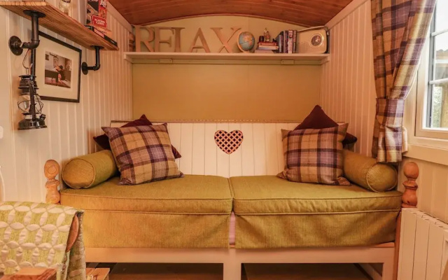 Bracken Hut at Copy House Hideaway