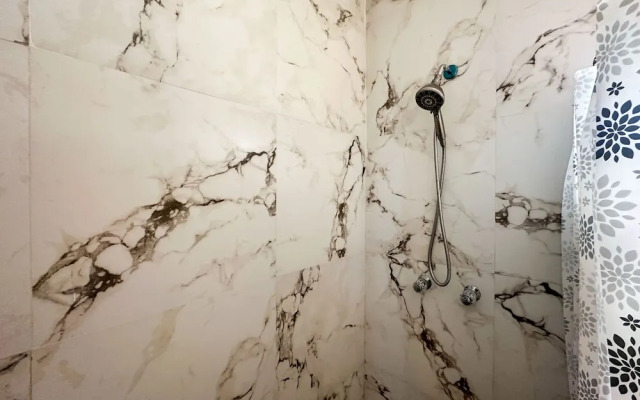 Town Shore Escape 3BR Haven