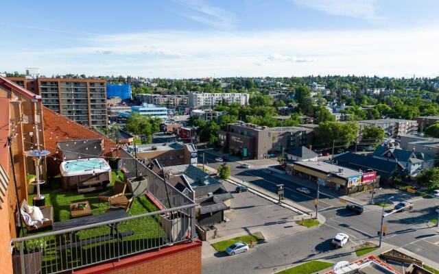 The Lost No Service Fees Penthouse Hot Tub