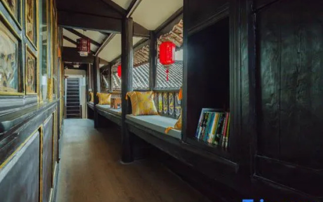 Yiyuan Snow Mountain View Courtyard Inn (Lijiang ancient city mufu branch)