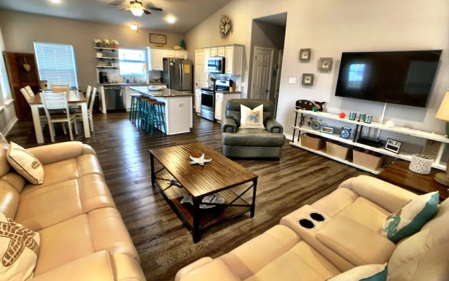A Silver Lining - 4 Br Home