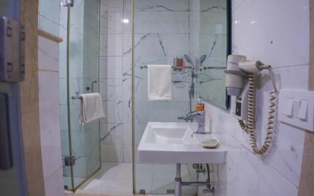 Iris Park Hotel