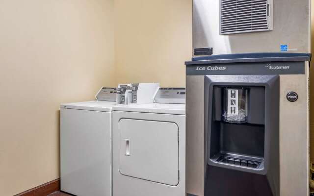 Comfort Inn & Suites Macon North I-75