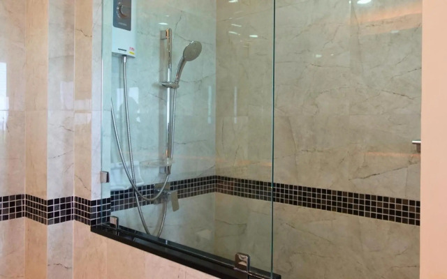 Seastar Hotel And Service Apartment