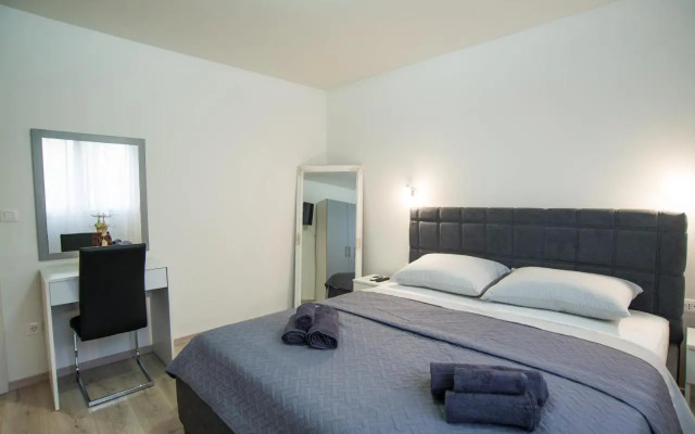 Too Sweet Apartment 1