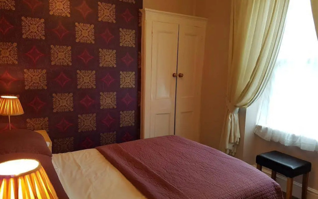 The Clovelly - Guest Accomodation
