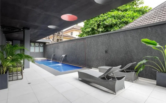 Four-Two Africa Lane Luxury Apartment