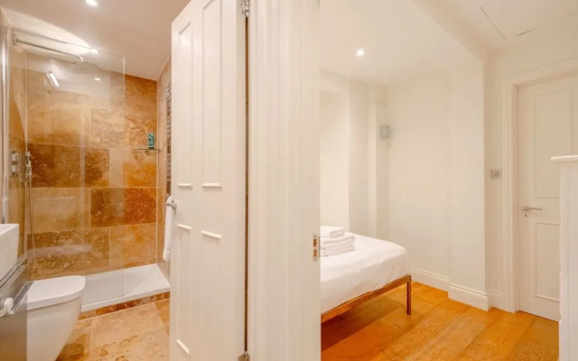 Gorgeous 2BD Flat With Patio - South Kensington!
