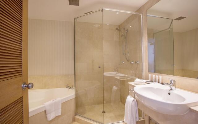 Crowne Plaza Surfers Paradise by IHG