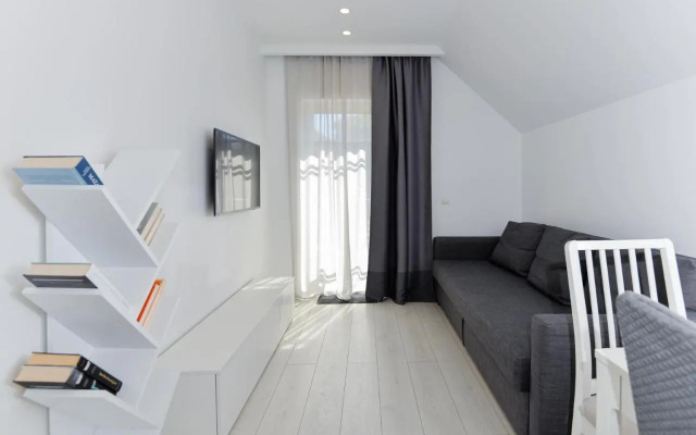 Apartment Amber White