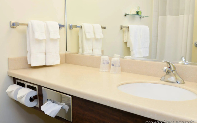 Best Western Thompson Hotel & Suites