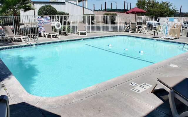 Motel 6 Atascadero, CA