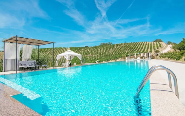 Serene Apartment in Ascoli Piceno with Hot Tub