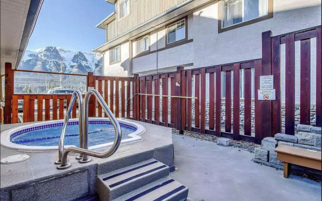 Banff Boundary Lodge Mountainview Studio