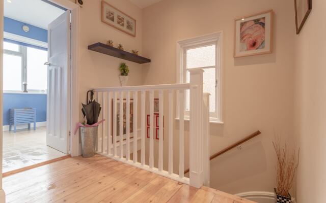 Spacious 2 Bedroom Flat In Acton