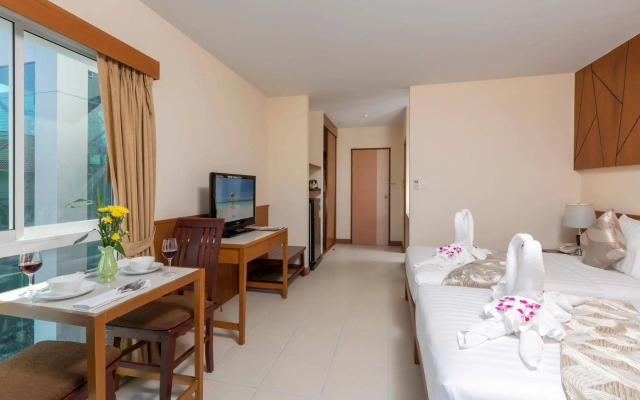 Chaiyapruek Suites