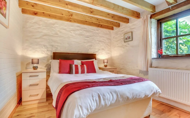 Charming Holiday Home in Haverfordwest With Meadow View