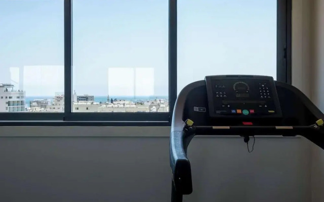 Mercure Larnaca Finikoudes Beach