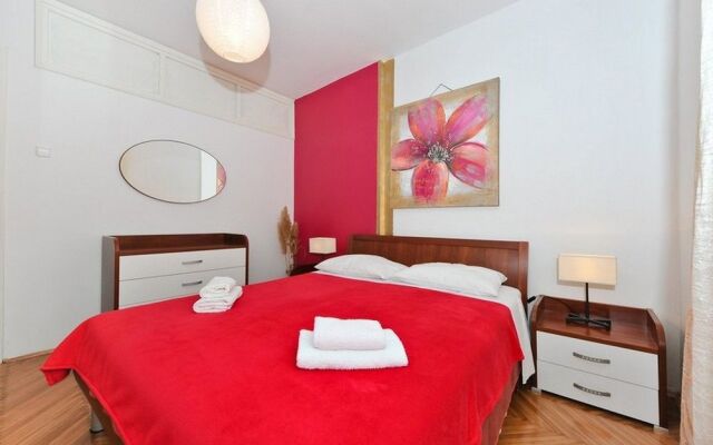 Feel Center Apartments.