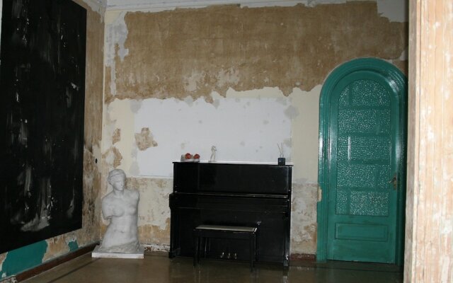 Neoclassical ART-House Bhive