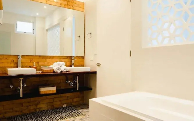 w Awesome 1BR w Balcony in Panama